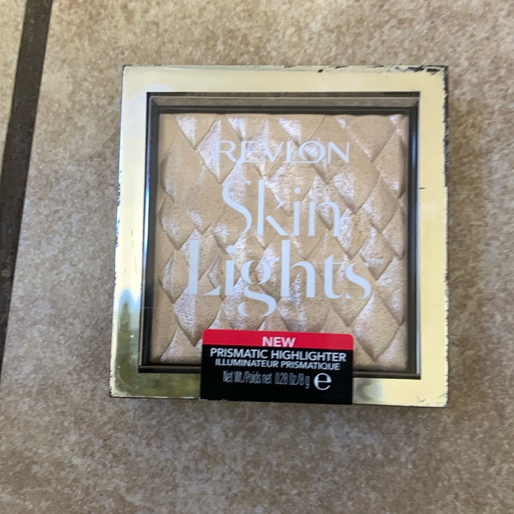 NWT revlon prismatic highlighter